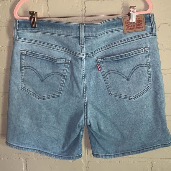 Levi’s light wash long jean shorts. Size medium - Picture 6 of 11